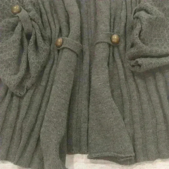 Carolyn Taylor Cardigan Sweater - Picture 3 of 9